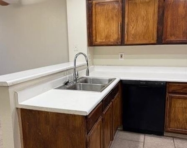 2121 Chertsey Drive - Photo Thumbnail 16