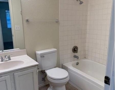 2121 Chertsey Drive - Photo Thumbnail 20