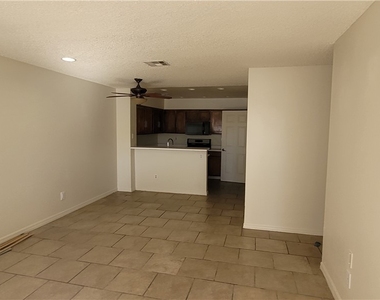 2121 Chertsey Drive - Photo Thumbnail 4