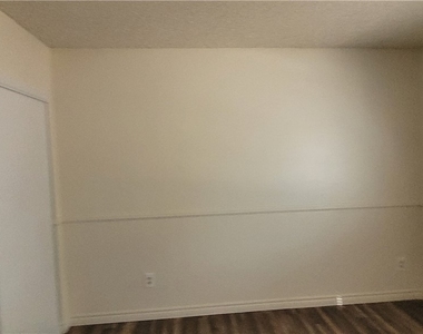 2121 Chertsey Drive - Photo Thumbnail 11
