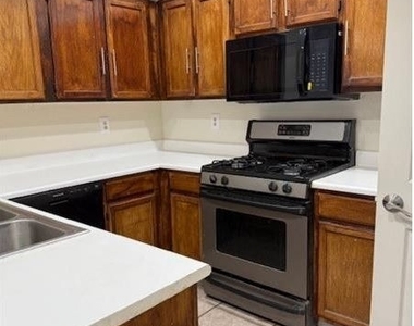 2121 Chertsey Drive - Photo Thumbnail 15