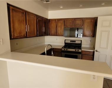 2121 Chertsey Drive - Photo Thumbnail 8