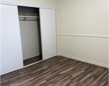 2121 Chertsey Drive - Photo Thumbnail 18