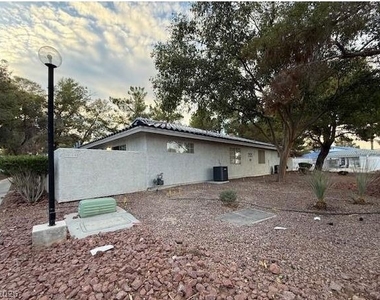 2121 Chertsey Drive - Photo Thumbnail 1
