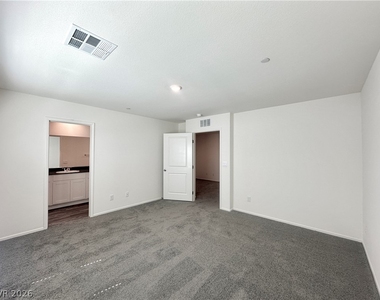 4921 Hunter Mesa Avenue - Photo Thumbnail 13