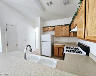 1663 Lefty Garcia Way - Photo Thumbnail 8
