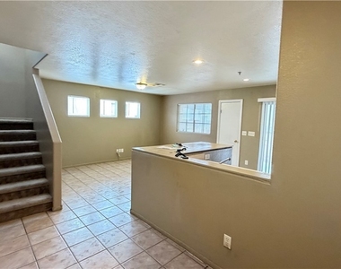 2928 Sapphire Sands Court - Photo Thumbnail 4