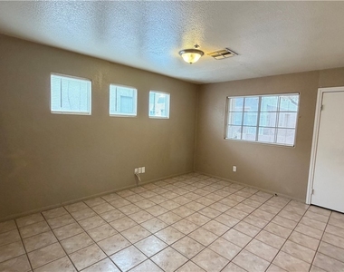 2928 Sapphire Sands Court - Photo Thumbnail 7