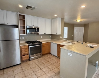 2928 Sapphire Sands Court - Photo Thumbnail 9