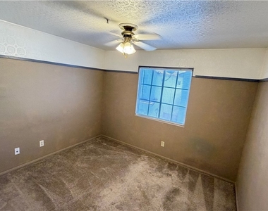 2928 Sapphire Sands Court - Photo Thumbnail 12