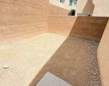 689 Wallington Estate Street - Photo Thumbnail 7