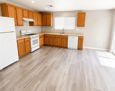 689 Wallington Estate Street - Photo Thumbnail 2