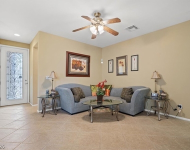 6729 Bluebell Garden Street - Photo Thumbnail 4