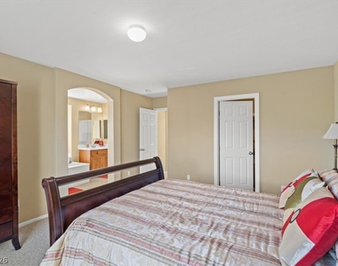 6729 Bluebell Garden Street - Photo Thumbnail 15