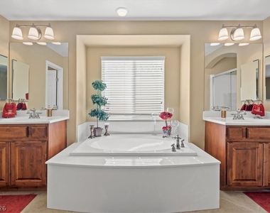 6729 Bluebell Garden Street - Photo Thumbnail 16