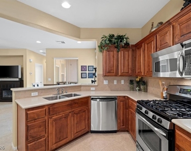 6729 Bluebell Garden Street - Photo Thumbnail 9