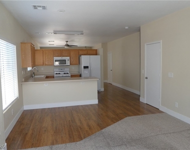 6038 Blue Autumn Street - Photo Thumbnail 10