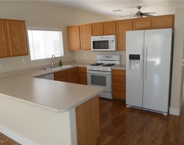 6038 Blue Autumn Street - Photo Thumbnail 12