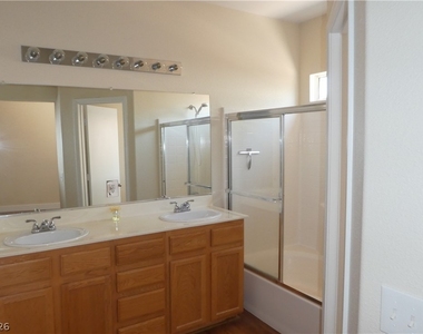 6038 Blue Autumn Street - Photo Thumbnail 20