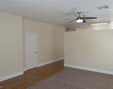 6038 Blue Autumn Street - Photo Thumbnail 7