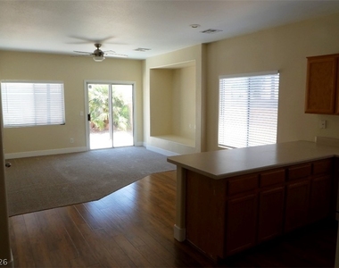 6038 Blue Autumn Street - Photo Thumbnail 8