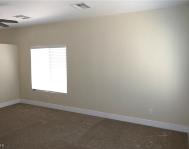 6038 Blue Autumn Street - Photo Thumbnail 6