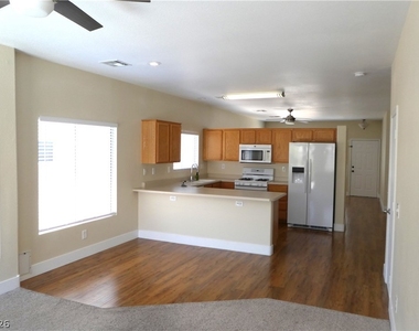 6038 Blue Autumn Street - Photo Thumbnail 11