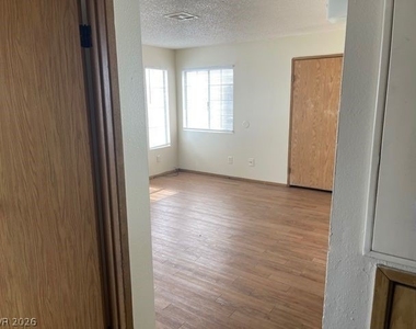 4182 Orbit Avenue - Photo Thumbnail 5