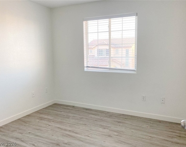 4990 Tioga Pass Avenue - Photo Thumbnail 18