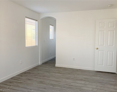 4990 Tioga Pass Avenue - Photo Thumbnail 12