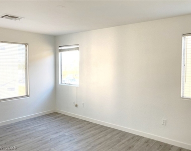 4990 Tioga Pass Avenue - Photo Thumbnail 11