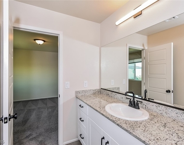 4527 Sapphire Moon Avenue - Photo Thumbnail 9