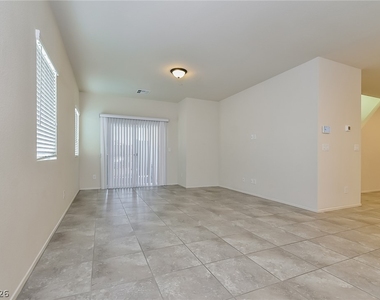 4527 Sapphire Moon Avenue - Photo Thumbnail 5