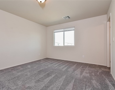 4527 Sapphire Moon Avenue - Photo Thumbnail 11