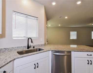 4527 Sapphire Moon Avenue - Photo Thumbnail 4