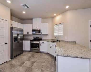 4527 Sapphire Moon Avenue - Photo Thumbnail 3
