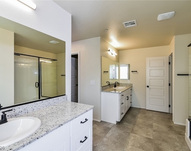 4527 Sapphire Moon Avenue - Photo Thumbnail 10
