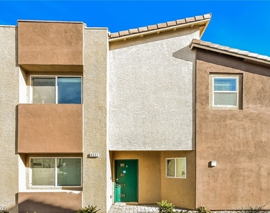 4527 Sapphire Moon Avenue - Photo Thumbnail 2