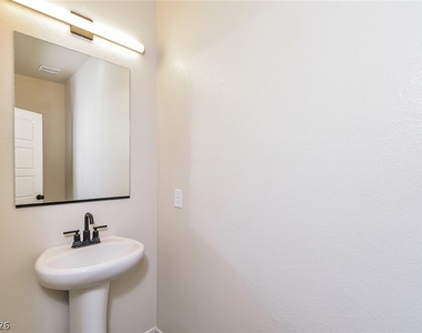 4527 Sapphire Moon Avenue - Photo Thumbnail 12
