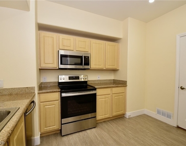 8000 Badura Avenue - Photo Thumbnail 3