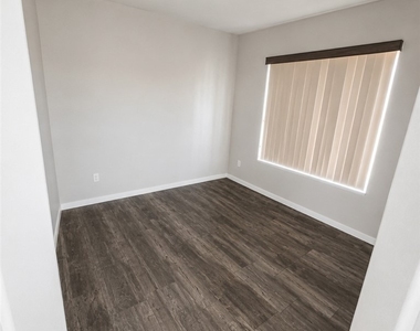 71 Jewel Mine Avenue - Photo Thumbnail 2