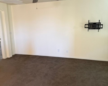 320 Point Loma Avenue - Photo Thumbnail 13