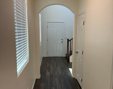 320 Point Loma Avenue - Photo Thumbnail 10