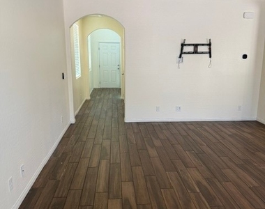 320 Point Loma Avenue - Photo Thumbnail 5