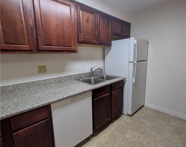 5321 River Glen Drive - Photo Thumbnail 7