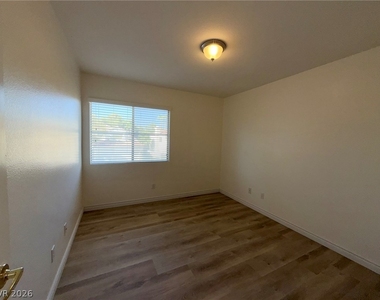 9729 Trail Rider Drive - Photo Thumbnail 18