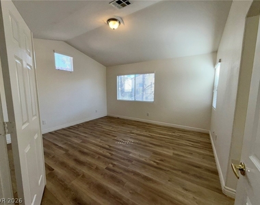 9729 Trail Rider Drive - Photo Thumbnail 13