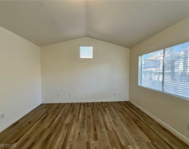 9729 Trail Rider Drive - Photo Thumbnail 14