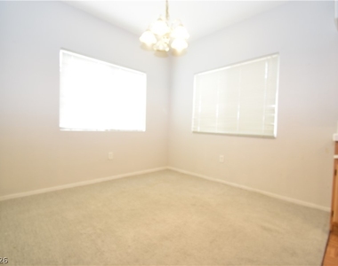 1050 E Cactus Avenue - Photo Thumbnail 3