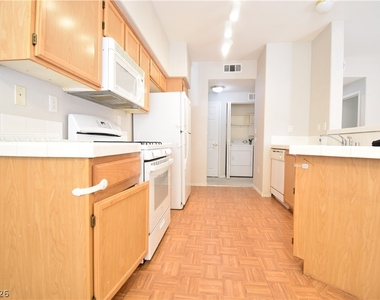 1050 E Cactus Avenue - Photo Thumbnail 5